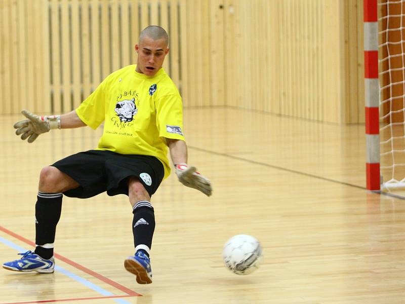 První důležitý krok na cestě do nejvyšší soutěže futsalistů mužstvo FC Démoni Česká Lípa zvládlo. Na domácí palubovce porazilo FC Dalmach Turnov 4:2 a ve finále zápasové série play off 2. ligy se ujalo vedení 1:0. 