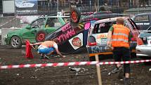 Destruction derby na autodromu. Den první.