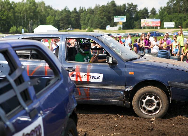 Destruction derby na autodromu. Den druhý.