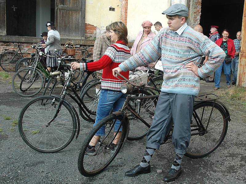 Fandové bicyklů vzdali v Horní Polici hold slavné značce Achilles. 