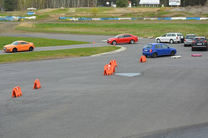 Projekt Start Driving na Autodromu v Sosnové.