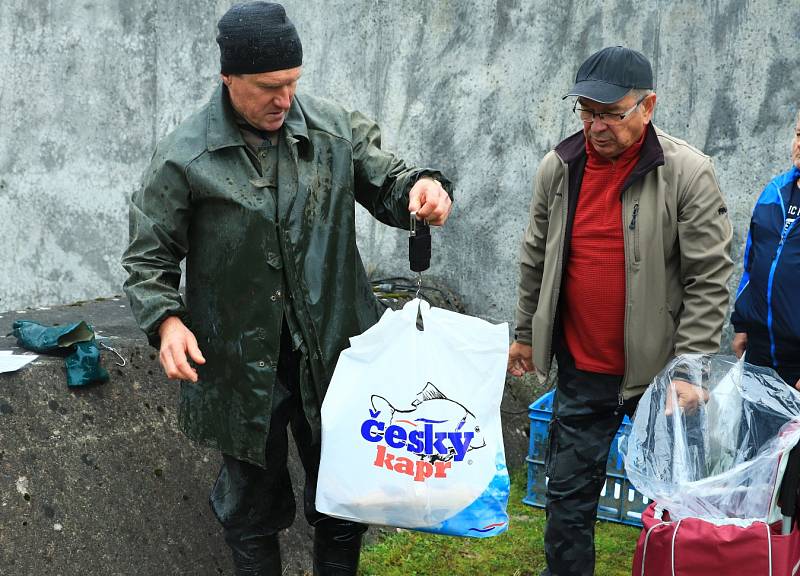 Výlov nádrže Horka ve Stráži pod Ralskem.