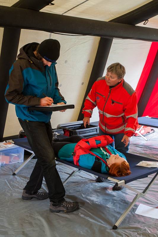 Cvičení zaměřené na třídění a příjem pacienta na urgentním příjmu při mimořádné události s hromadným postižením zdraví proběhlo 11. dubna ve Sloupu v Čechách v rámci konference Dny IZS 2017.