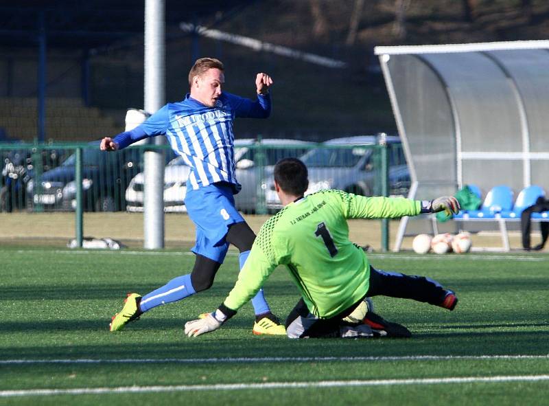 Fotbalisté Arsenalu rozstříleli v přípravě Jablonné 11:0.