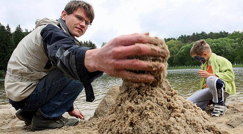 Na návštěvníky čekalo loutkové představení, stavění hradu z písku, ukázky karate nebo malování na obličej. 