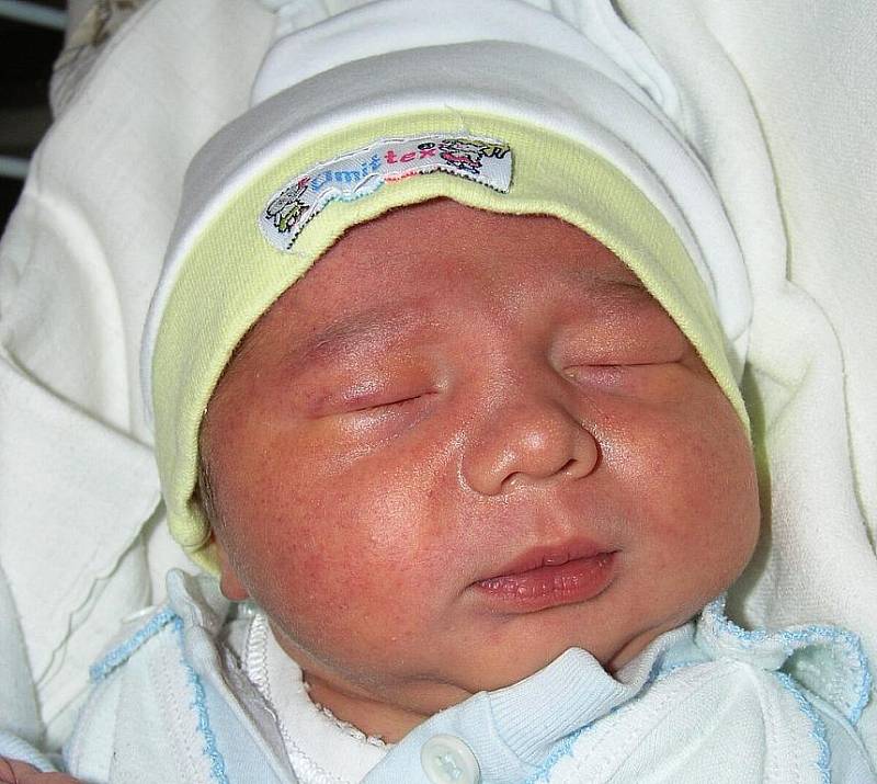 Mamince Petře Heidingerové z Nového Boru se 14. října ve 12:27 hodin narodil syn Jan Heidinger. Měřil 53 cm a vážil 4,30 kg. 
