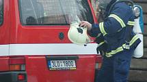 Zásah v hořícím domě si ve Sloupu v Čechách vyzkoušela místní jednotka dobrovolných hasičů společně se sbory z Brniště, Staré Lípy a Skalice u České Lípy.
