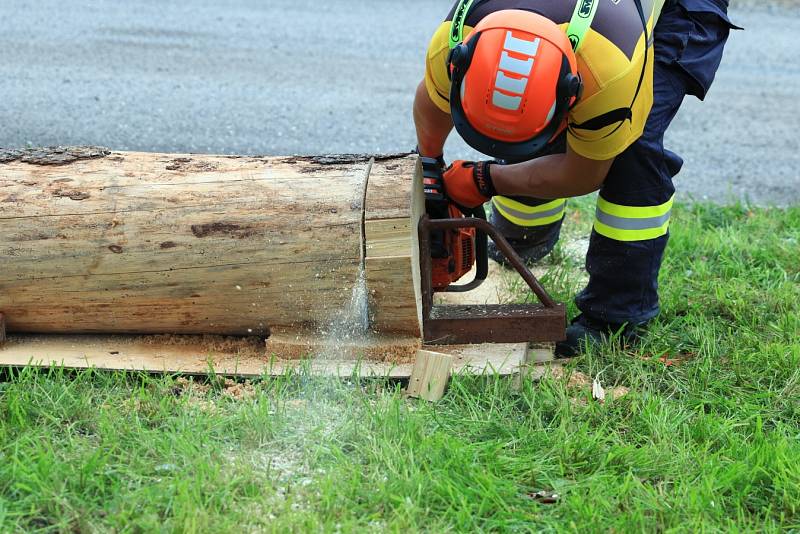 Ve Stráži se konal druhý ročník dřevorubecké soutěže pro hasiče.