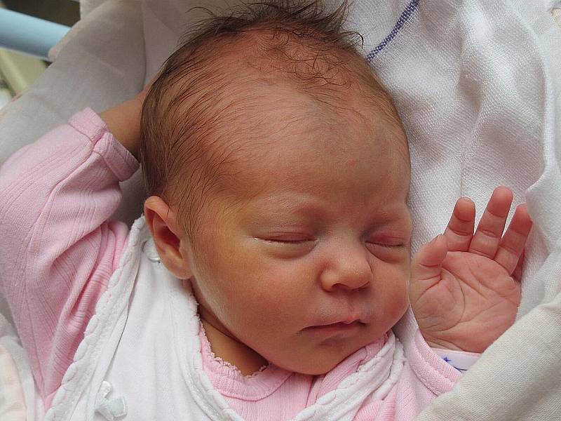 Mamince Veronice Podrazilové z Nového Boru se 9. července ve 13:55 hodin narodila dcera Nela Kopecká. Měřila 48 cm a vážila 3,06 kg.