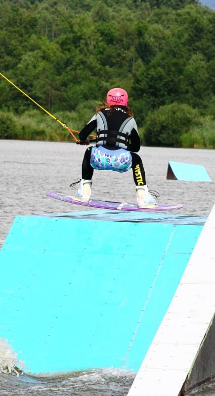 Druhé kolo letošního Mistrovství České republiky ve wakeboardingu a wakeskatingu na vleku se jelo o víkendu ve Stráži pod Ralskem.