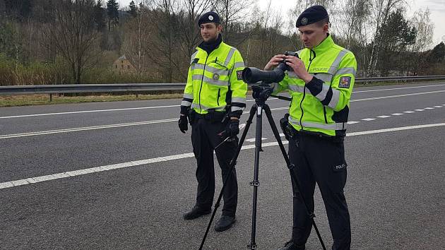 Speciální technika dokáže odhalit přestupky řidičů až na vzdálenost 1 km.