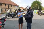 Nedávno proběhla v obci Deštná u Dubé na Českolipsku dopravně-bezpečnostní akce zaměřená na řidiče motocyklů ve spolupráci policie a zástupců BESIP.