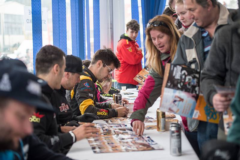 Pátý ročník setkání nejen českých dakaristů se uskutečnil v rámci akce Mogul Dakar setkání v neděli 24. března na autodromu Sosnová.