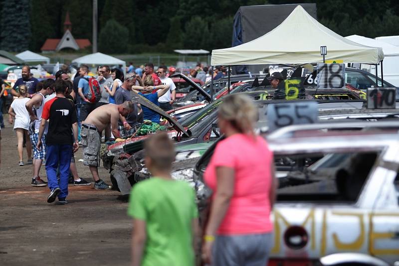 Sedmý ročník Destruction Derby na autodromu v Sosnové.