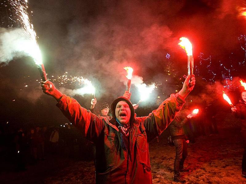 Silvestrovské oslavy na novoborském náměstí.