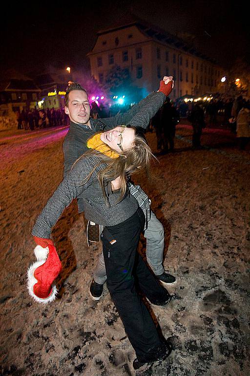 Silvestrovské oslavy na novoborském náměstí.