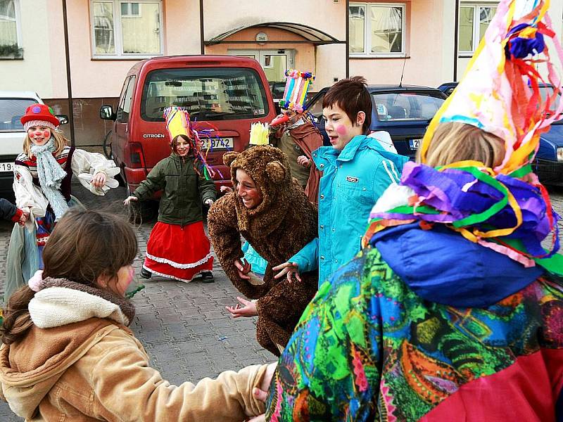 V neděli uspořádalo občanské sdružení Tosara pro děti masopustní průvod Ploužnicí.