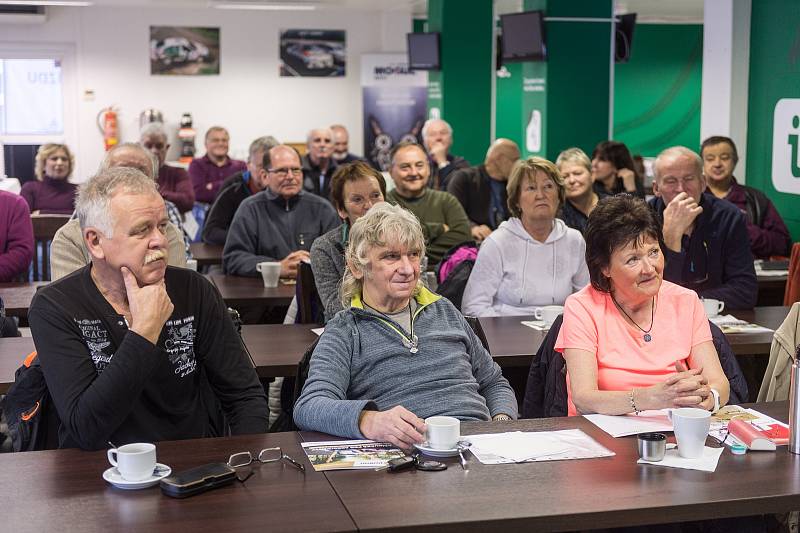 Na autodromu v Sosnové začal projekt Jedu s dobou pro seniory.