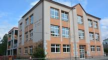 Ve Skalici u České Lípy přistavují celou budovu druhého stupně zdejší základní školy.