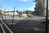 Vandalové způsobili na areálu skateparku v Novém Boru škodu za 66 tisíc korun.