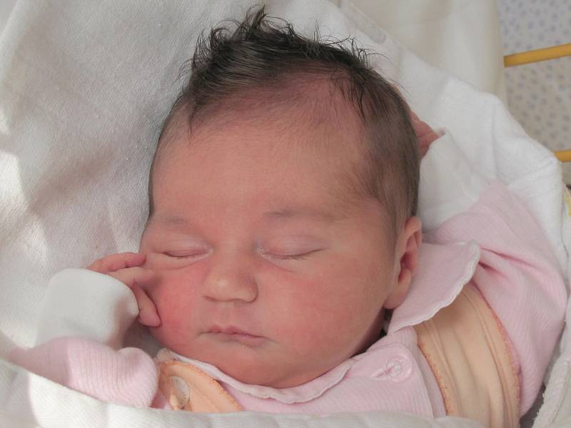 Mamince Pavlíně Fringošové z České Lípy se v úterý 1. dubna v 8:14 hodin narodila dcera Ema Fringošová. Měřila 49 cm a vážila 3,61 kg.