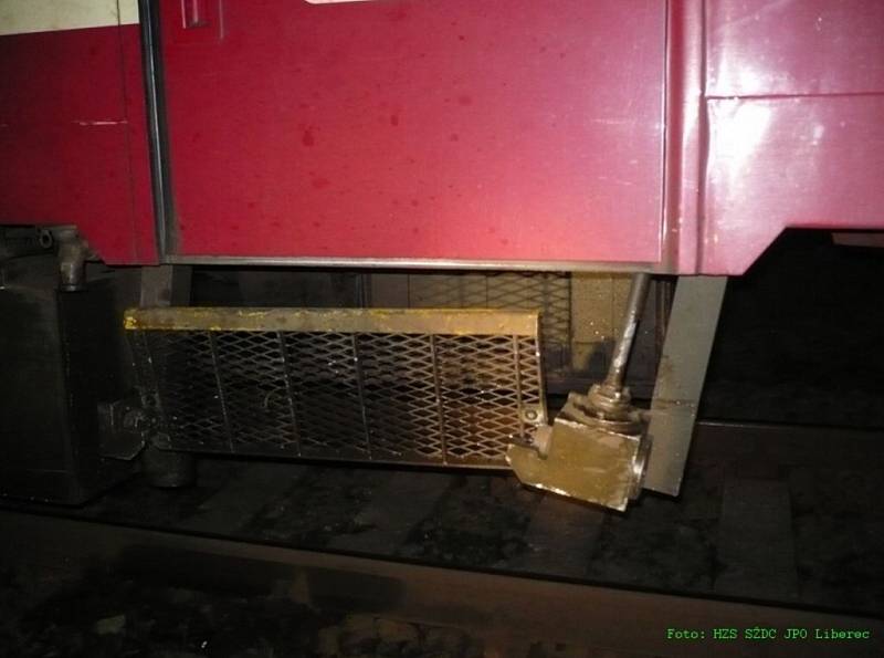 Srážka škodovky s vlakem ve Velkém Grunově se obešla bez zraněných.