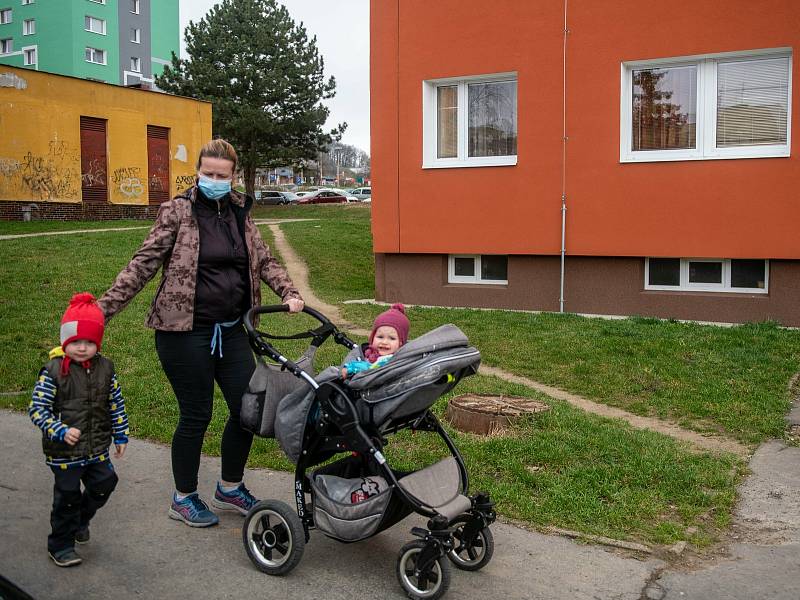 Pátrání po telefonních budkách v České Lípě dopadlo neúspěšně. Všechny už zmizely. V ulici Jana Zrzavého byl telefonní automat na předplacené karty. Nestojí tu ani budka, ani trafika.