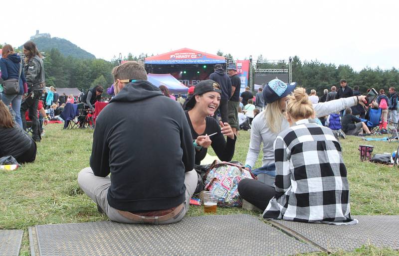 Tisíce lidí se přišly bavit na největší festival na Českolipsku na Hrady CZ pod Bezdězem.