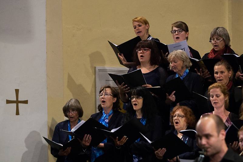 Slavnosti začínaly v pátek 26. června slavnostním zahajovacím koncertem. Zahrál na něm orchestr divadla F. X. Šaldy z Liberce, který doprovodil například Českolipský dětský sbor nebo Českolipský pěvecký sbor.