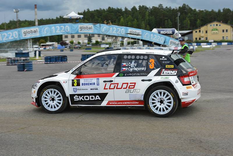 Rally Bohemia na autodromu v Sosnové v pátek 9. července.