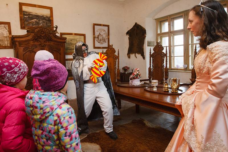 Na zámku v Horní Libchavě zahájili letošní sezónu pohádkou a prohlídkou s princeznou.