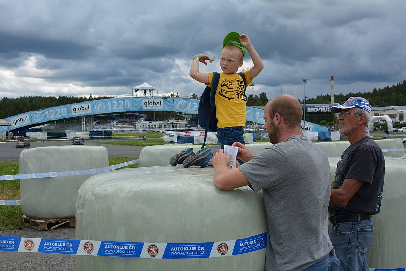 Rally Bohemia na autodromu v Sosnové v pátek 9. července.