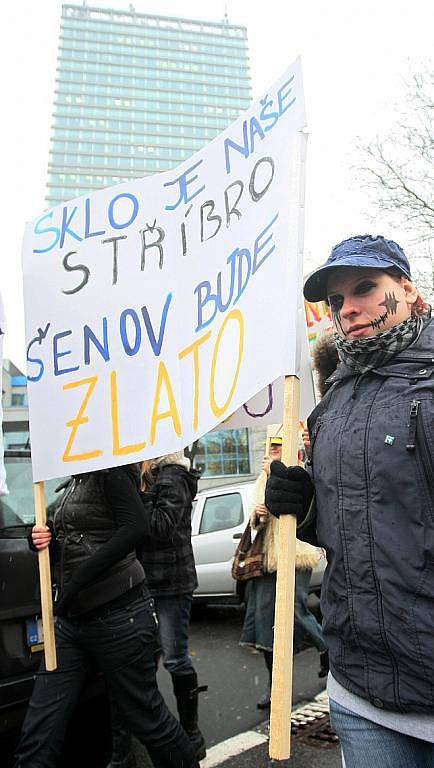 Demonstrace proti sloučení škol. 