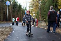 Zhruba tříkilometrový úsek slavnostně otevřeli zástupci obcí a Libereckého kraje v pondělí 6. listopadu.