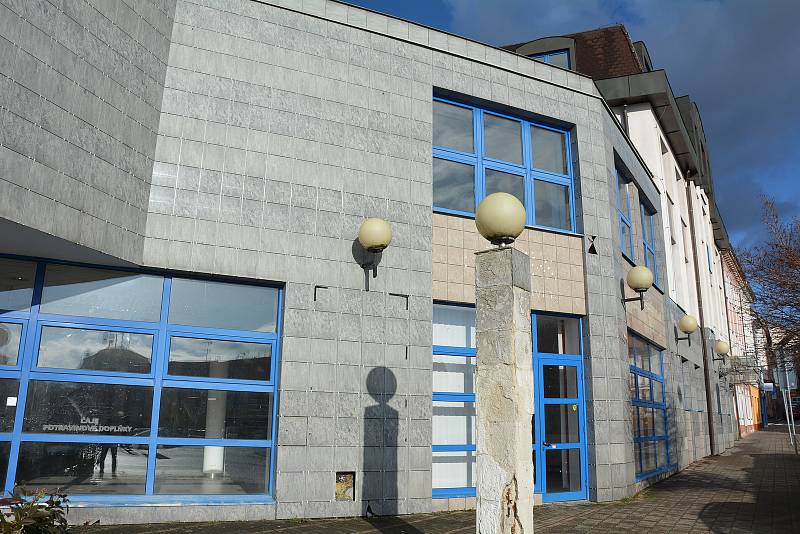 Město Česká Lípa intenzivně pracuje na zprovoznění budovy bývalé České pojišťovny pro potřeby městského úřadu.