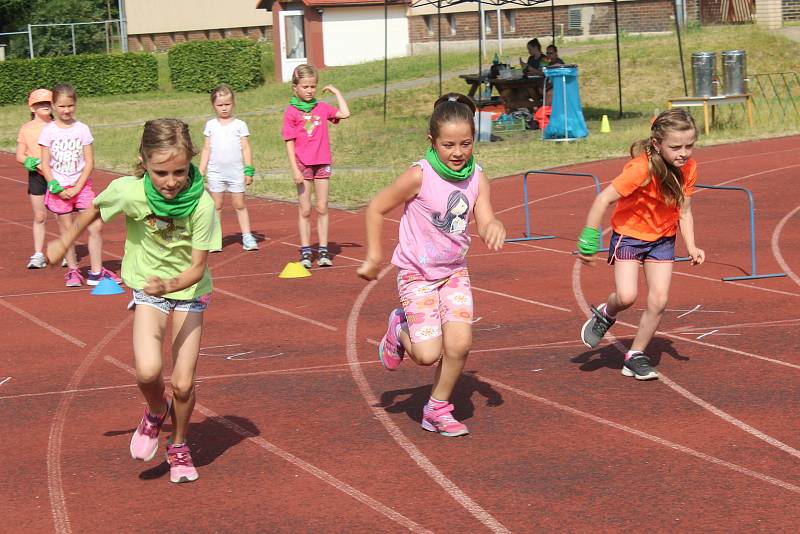 12. ročník Novoborské olympiády dětí a mládeže začalo v ZŠ U Lesa. Do sportovního klání se letos zapojí tři školy ve městě.