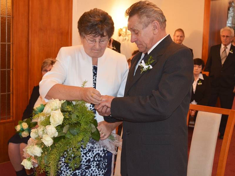 Manželé Musilovi z Hrubého Jeseníku oslavili v Novém Boru zlatou svatbu.