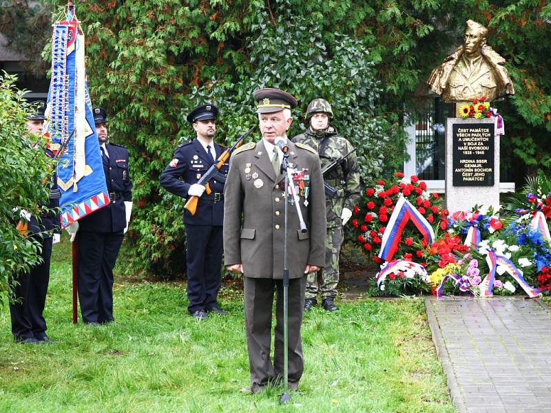 Memoriál generálmajora Antonína Sochora se konal ve Stráži pod Ralskem a Novém Boru.