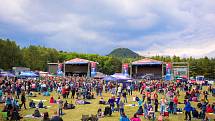 Festival pod hradem Bezděz.