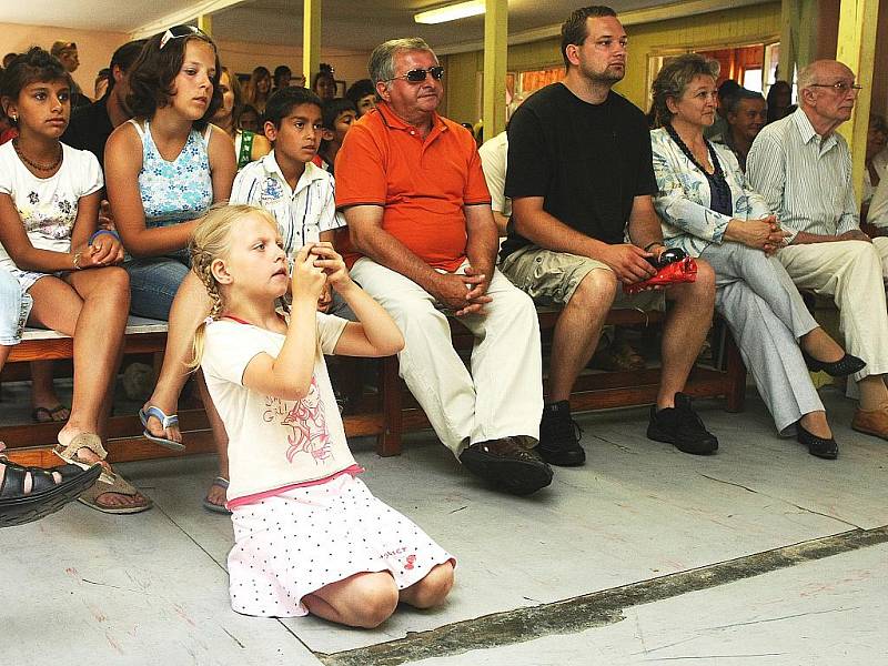 Vystoupení sledovalo početné publikum.