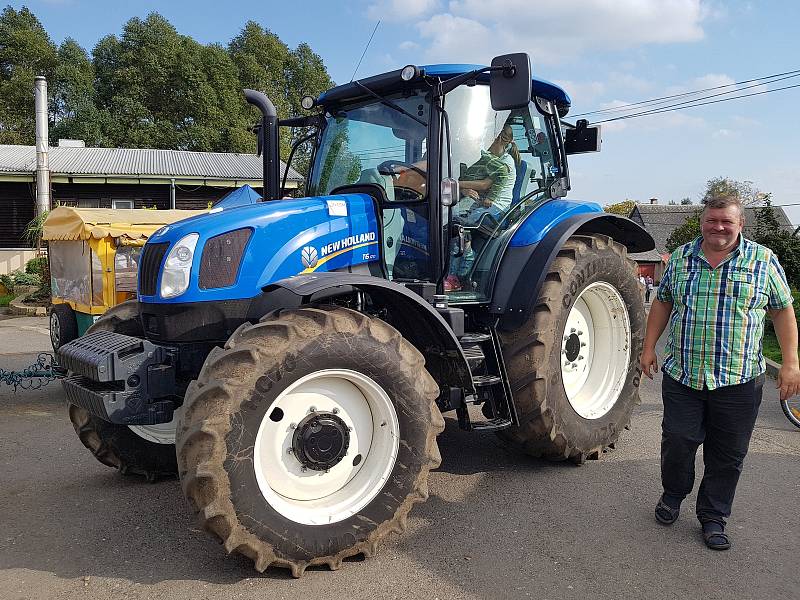 Tradiční Svatováclavská dražba beranů a farmářské trhy na Kozí farmě Pěnčín lákají díky doprovodnému programu množství lidí.