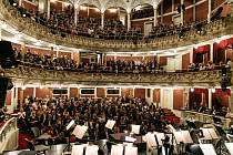 Do posledního místa zaplněné Divadlo F. X. Šaldy v Liberci zažilo premiérový Koncert pro Liberecký kraj, operní gala věnované cele odkazu W. A. Mozarta ve skvostném obsazení Plachetka, Baborák a Pražští komorní sólisté. 