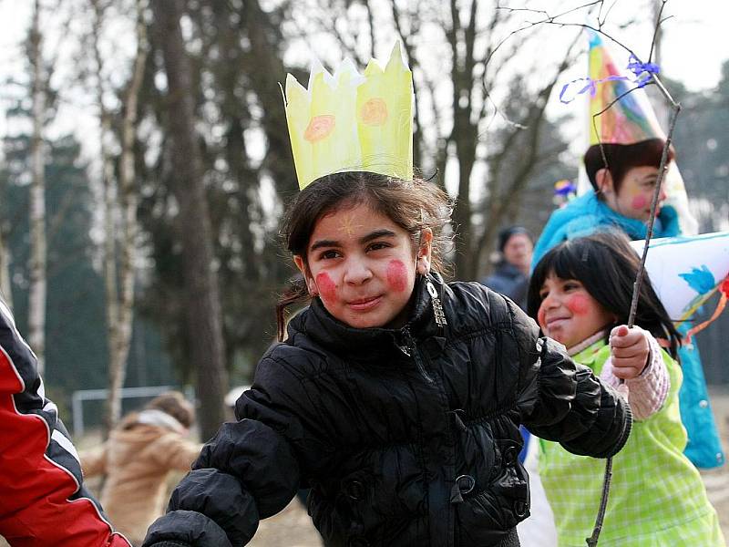 V neděli uspořádalo občanské sdružení Tosara pro děti masopustní průvod Ploužnicí.