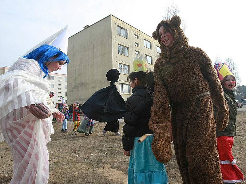 V neděli uspořádalo občanské sdružení Tosara pro děti masopustní průvod Ploužnicí.