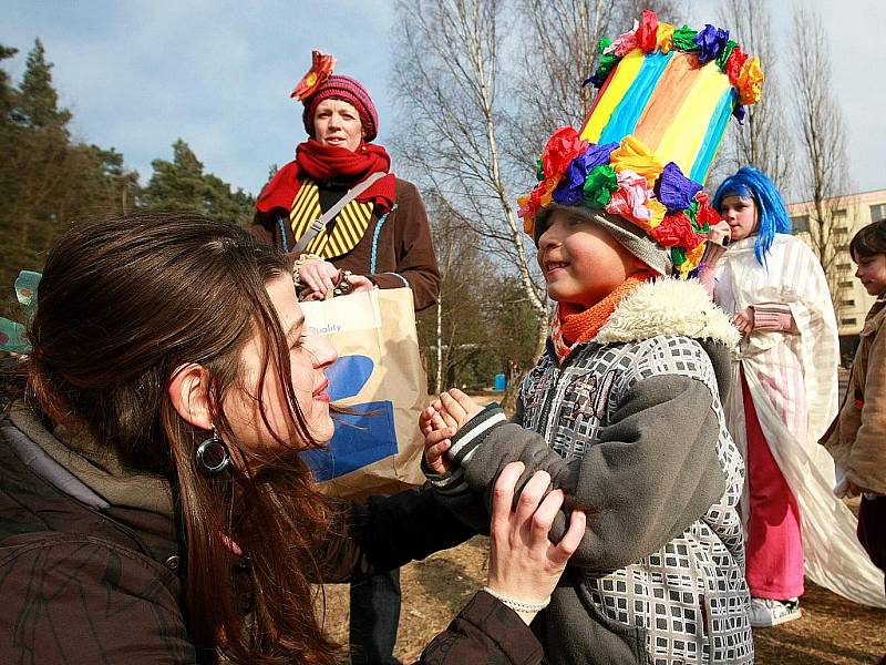 V neděli uspořádalo občanské sdružení Tosara pro děti masopustní průvod Ploužnicí.