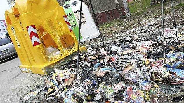 Vloni stála náhrada zničených kontejnerů město 230 tisíc korun.