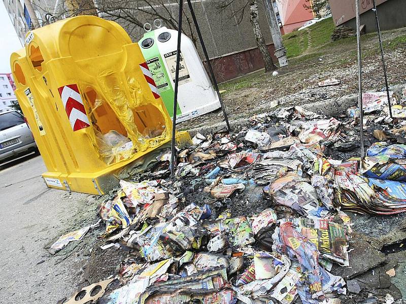 Vloni stála náhrada zničených kontejnerů město 230 tisíc korun.