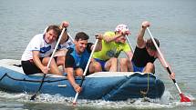 Čtrnácté Euro Hry Doksy si k Máchovu jezeru přijely stovky účastníků i letos především užít. Za dva dny zvládly týmy šestnáct sportovních disciplín.