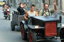 Závody malotraktorů a samohybů domácké výroby - to je Vehicle Grad Prix v Kravařích.
