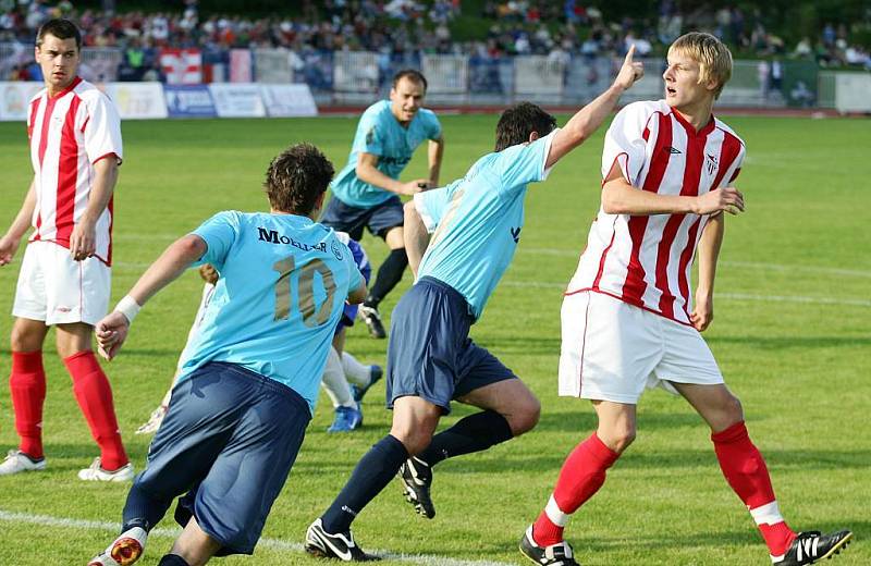 Českolipští fotbalisté i jejích fanoušci slaví postup do třetí ligy.